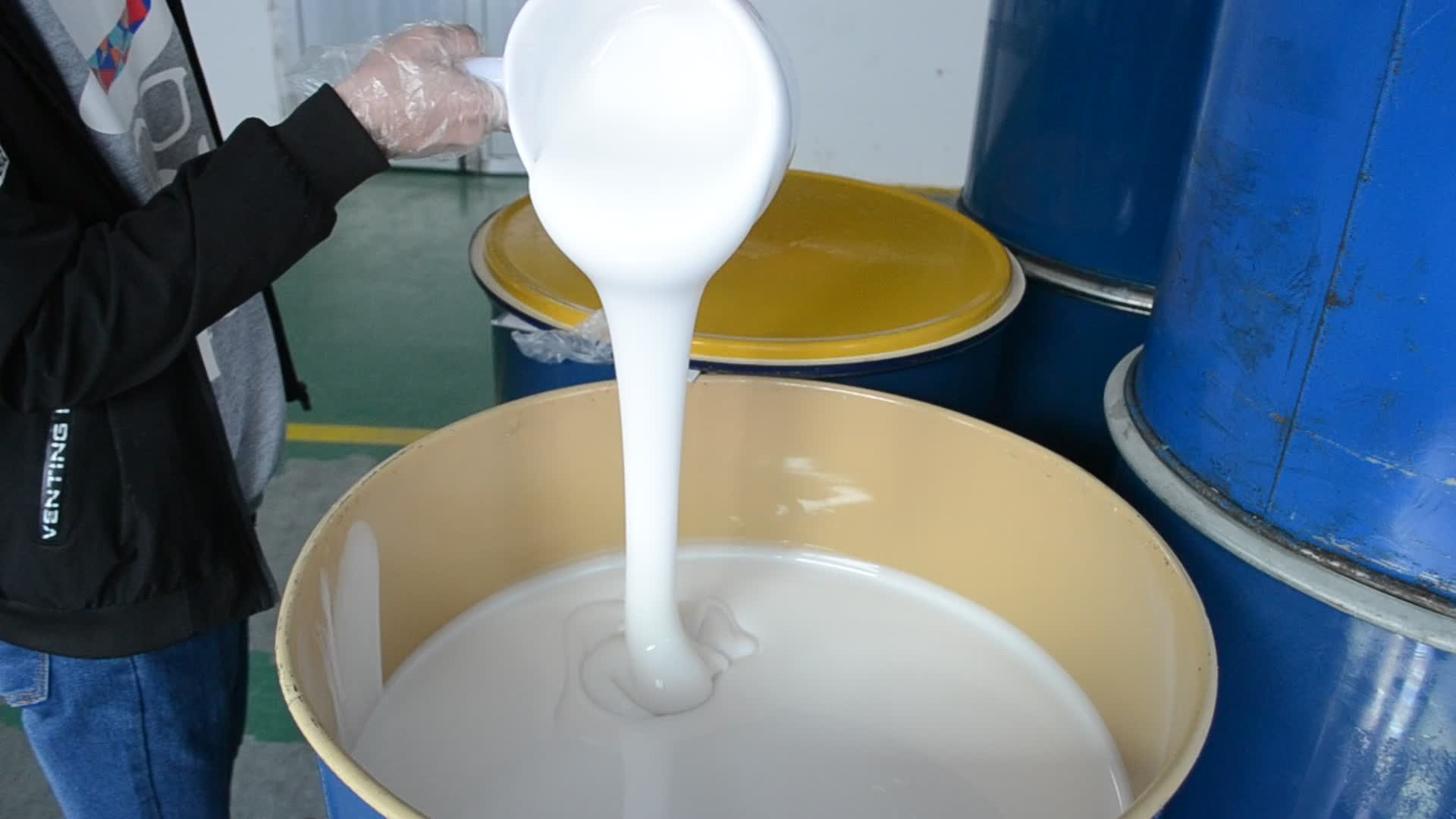 選購(gòu)模具硅膠如何適應(yīng)小批量與大批量生產(chǎn)的靈活需求？